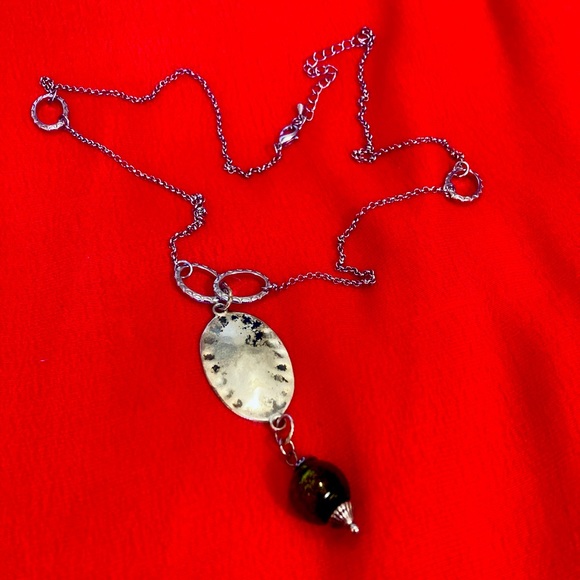 Necklace with southwestern flair, single green bead in silver, with silver chain - Picture 3 of 11